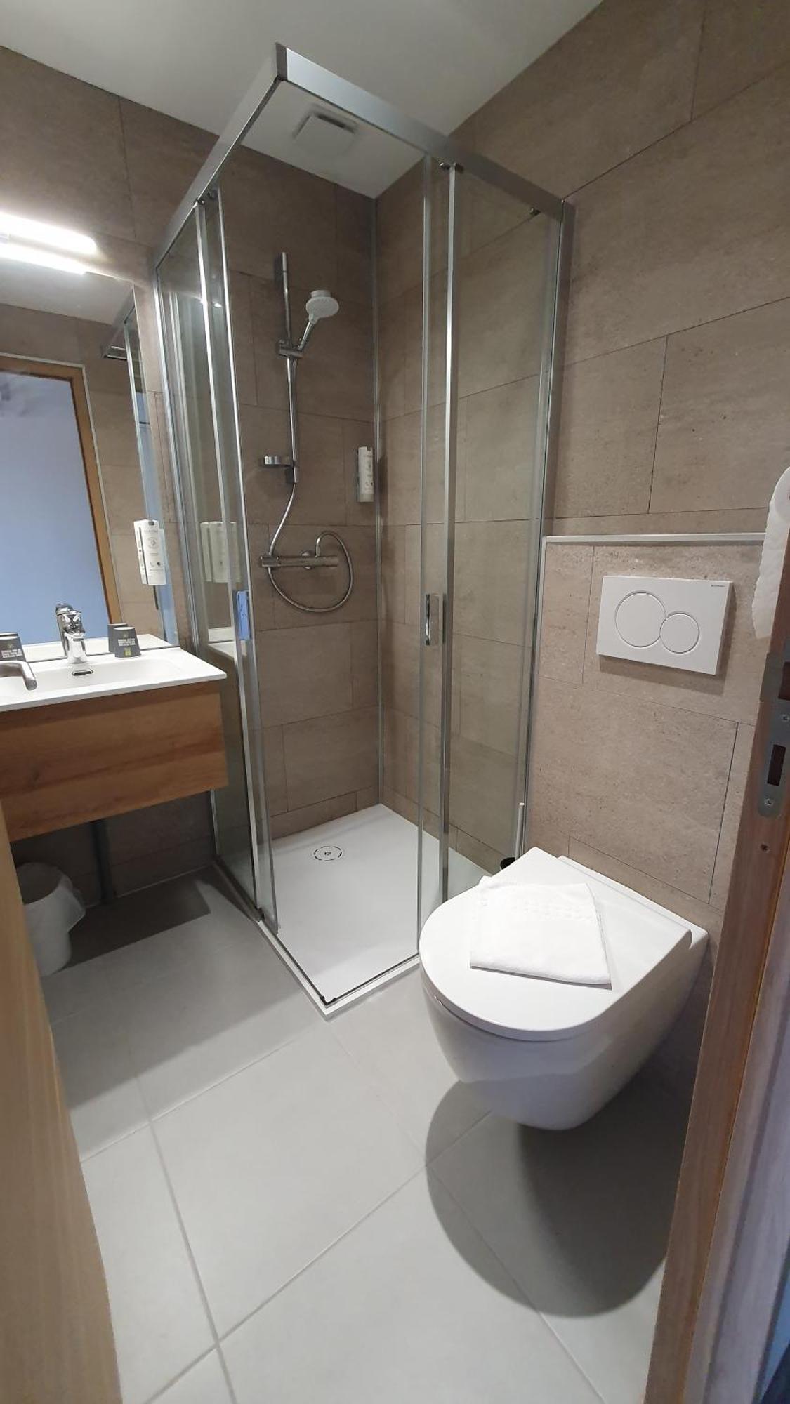 Logis Hotel - Les Pasteliers ลาวัวร์ ภายนอก รูปภาพ