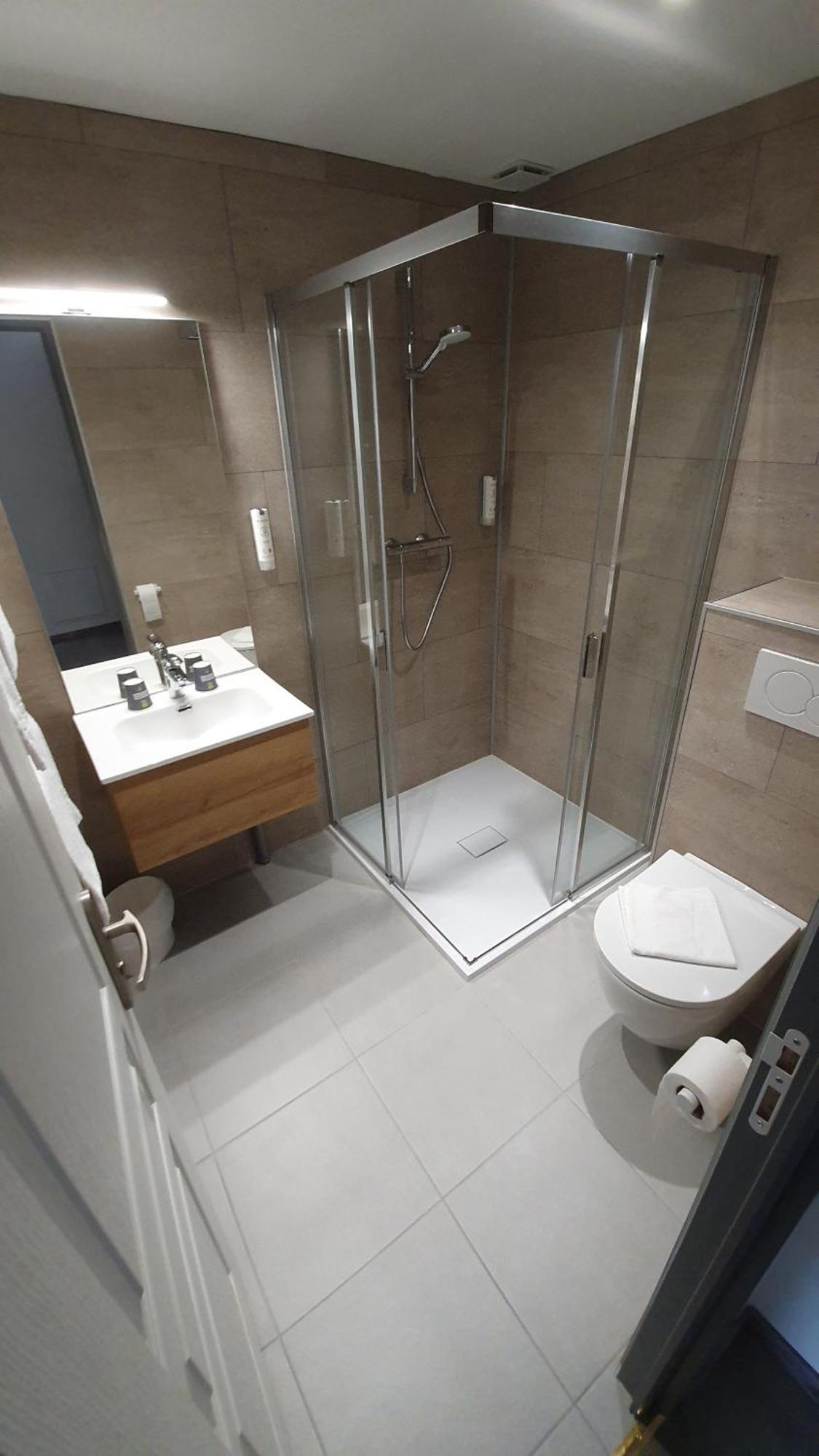 Logis Hotel - Les Pasteliers ลาวัวร์ ภายนอก รูปภาพ