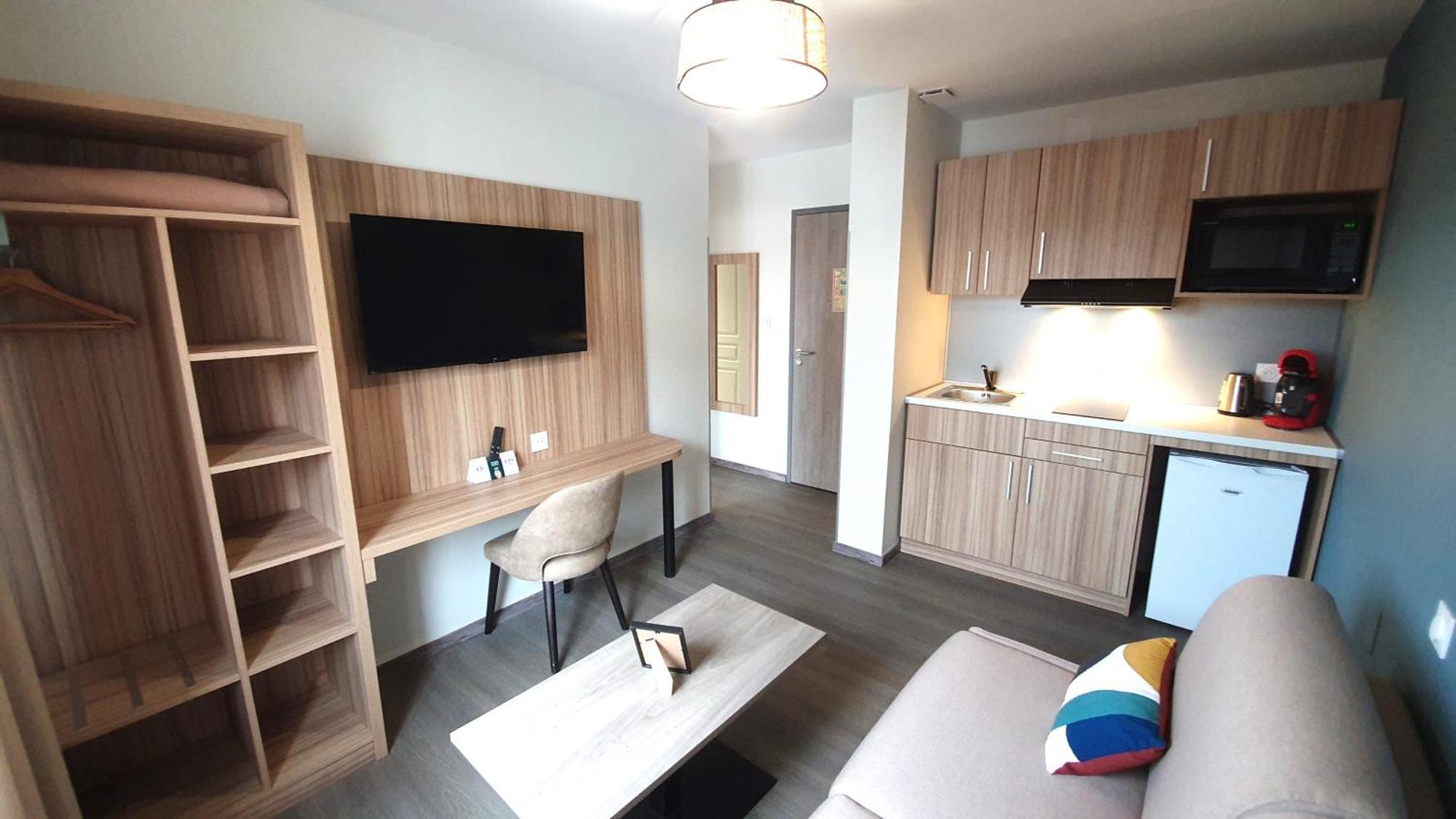 Logis Hotel - Les Pasteliers ลาวัวร์ ภายนอก รูปภาพ