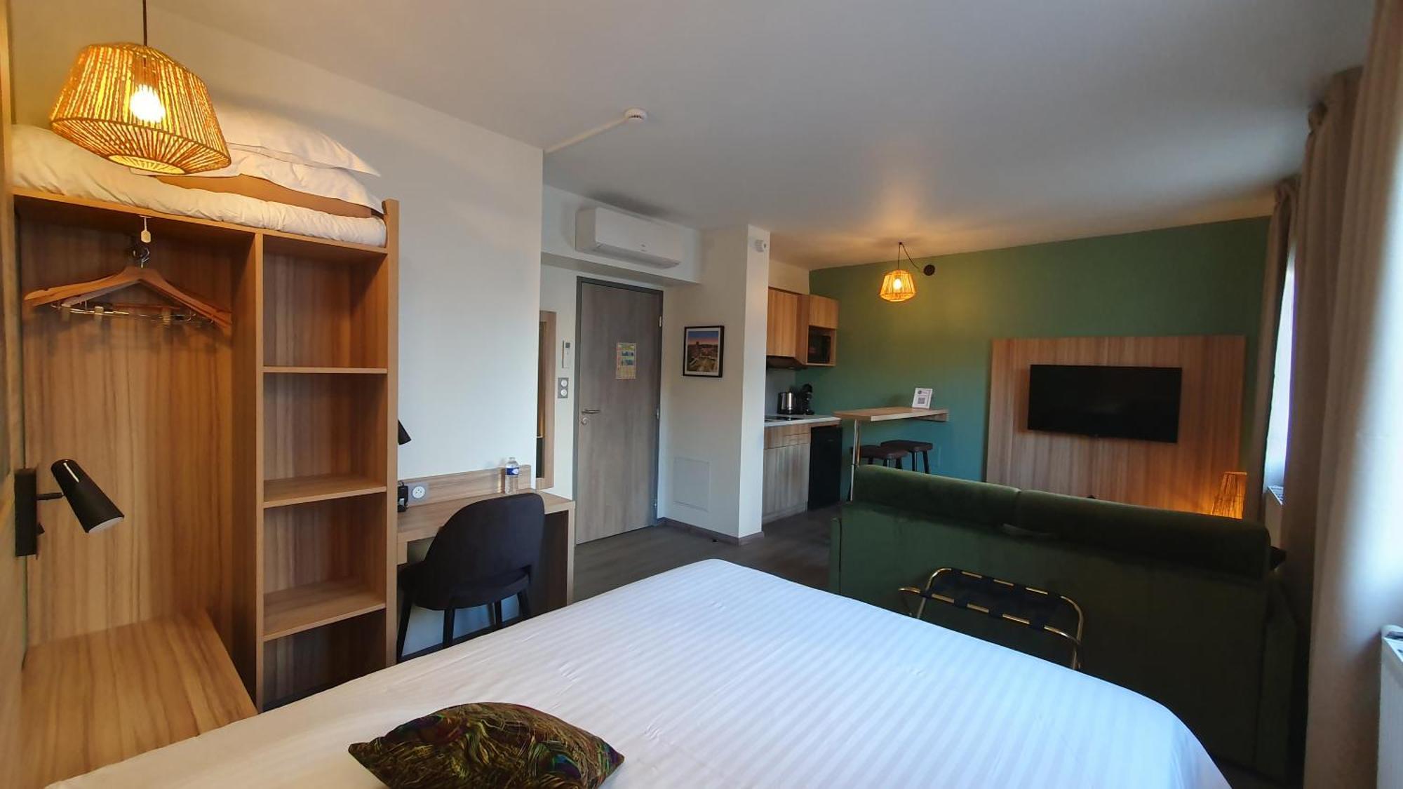 Logis Hotel - Les Pasteliers ลาวัวร์ ภายนอก รูปภาพ