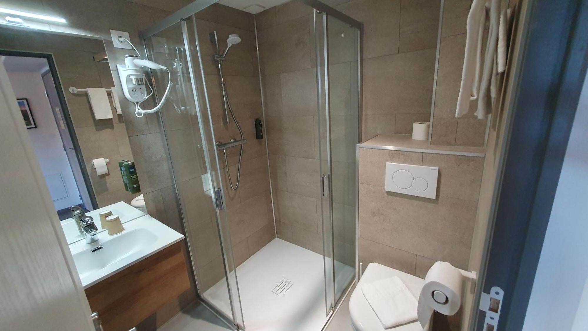 Logis Hotel - Les Pasteliers ลาวัวร์ ภายนอก รูปภาพ