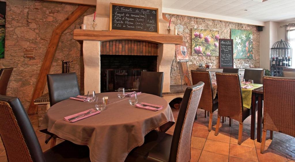 Logis Hotel - Les Pasteliers ลาวัวร์ ภายนอก รูปภาพ