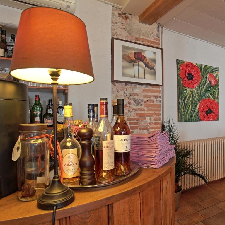 Logis Hotel - Les Pasteliers ลาวัวร์ ภายนอก รูปภาพ